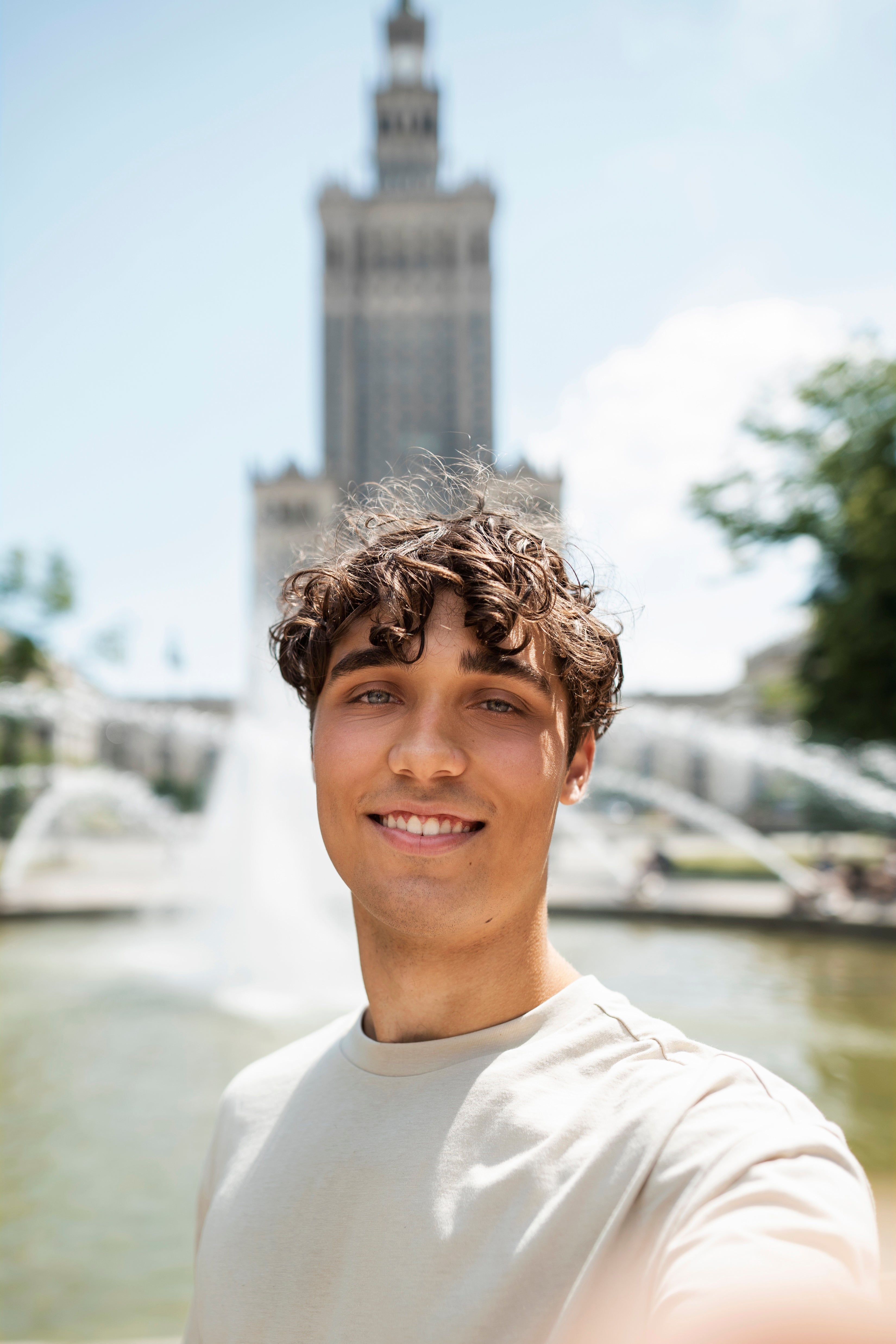 files/smiley-man-taking-selfie-front-view.jpg